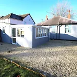 Large 3 Bed Bungalow - Beautiful Refurb - Garden