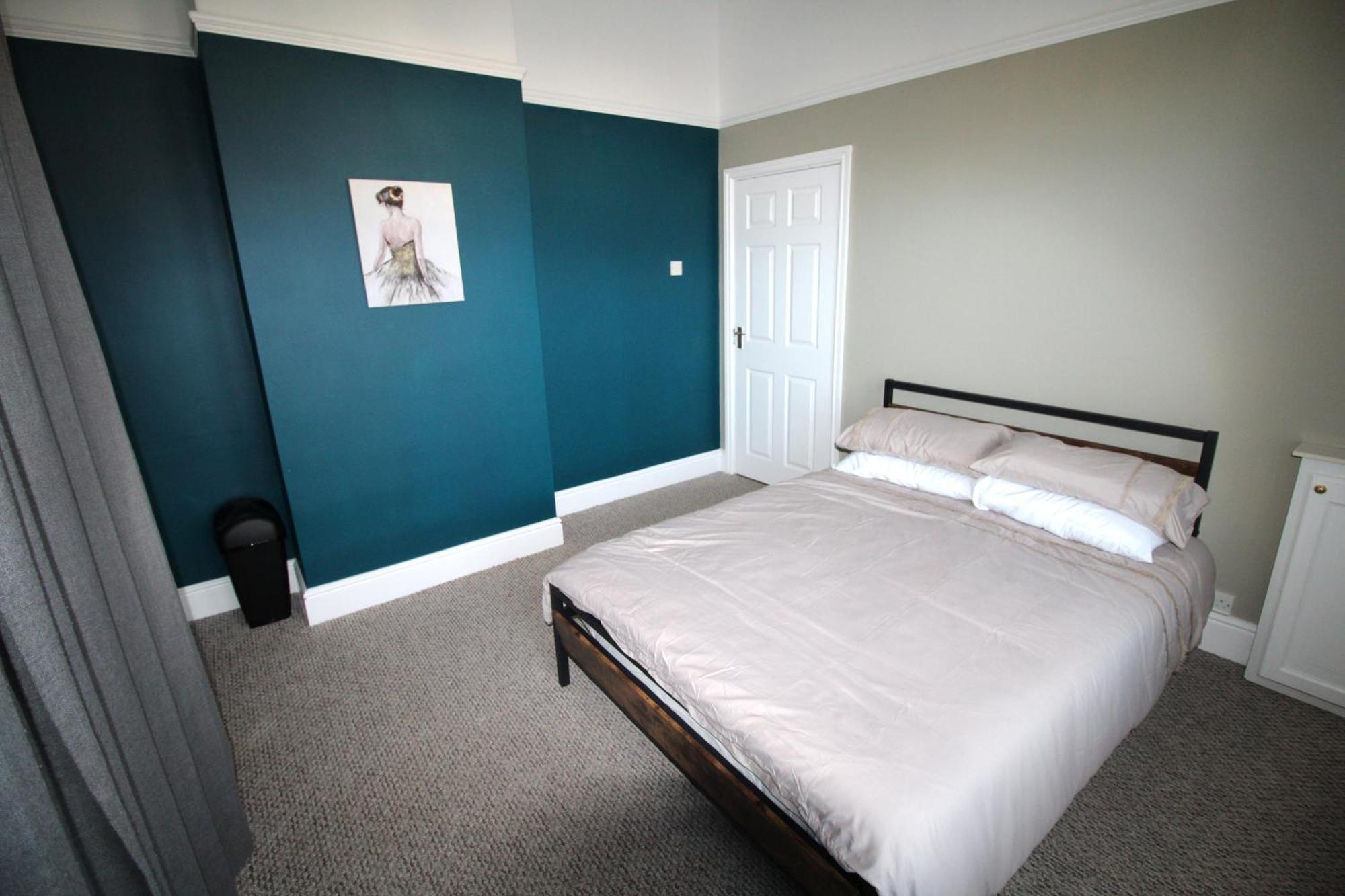 Holiday home Large 3 Bed - Beautiful Refurb - Garden
